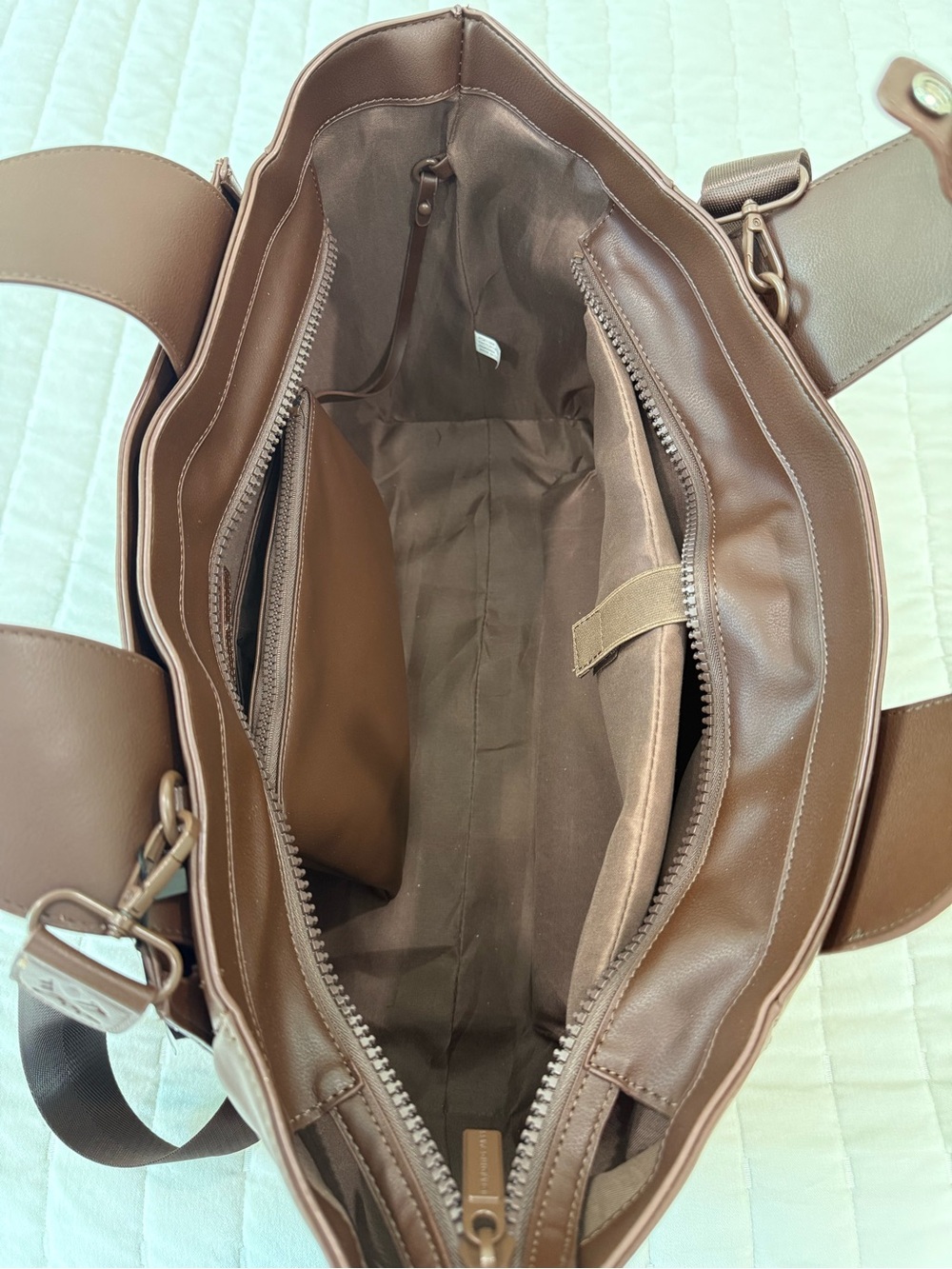 BOARDING PASS THE COMMUTER EAST WEST TRIPLE COMPARTMENT VEGAN LEATHER TOTE NWT - Picture 4 of 7